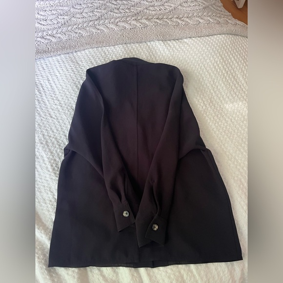 Aritzia Freeform Button Up Shirt Black Crepe Small Oversized EUC - Picture 9 of 11